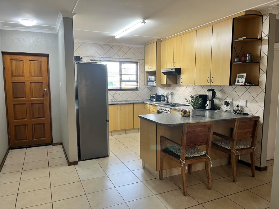 To Let 2 Bedroom Property for Rent in Abbotsford Eastern Cape